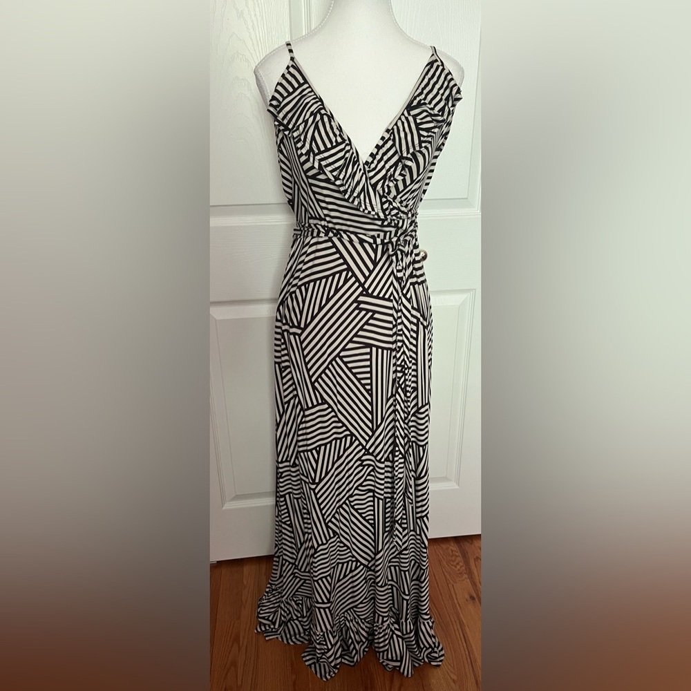 a.n.a Black and White Geometric Maxi Sun Dress